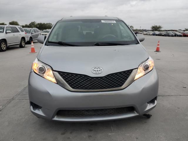 Photo 4 VIN: 5TDKK3DC5BS077925 - TOYOTA SIENNA LE 