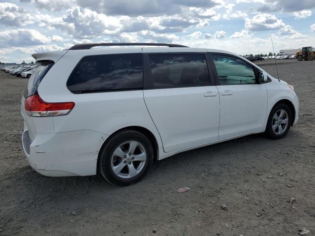 Photo 2 VIN: 5TDKK3DC5BS083952 - TOYOTA SIENNA LE 