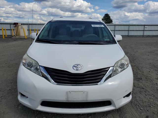 Photo 4 VIN: 5TDKK3DC5BS083952 - TOYOTA SIENNA LE 