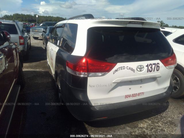 Photo 2 VIN: 5TDKK3DC5BS087421 - TOYOTA SIENNA 