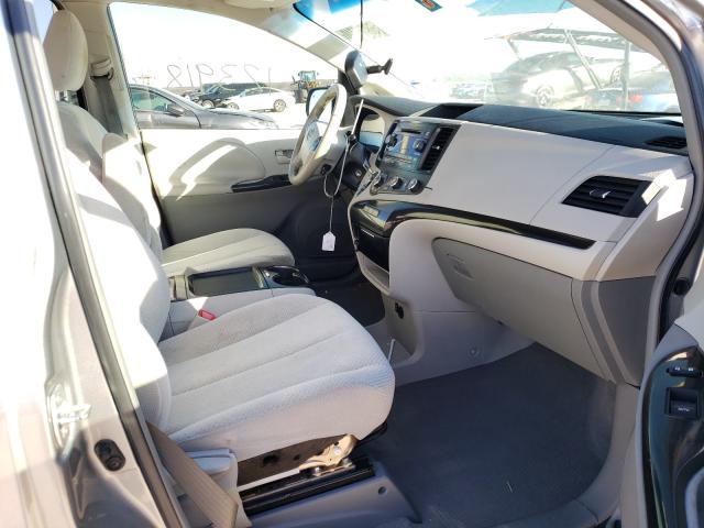 Photo 4 VIN: 5TDKK3DC5BS096832 - TOYOTA SIENNA LE 