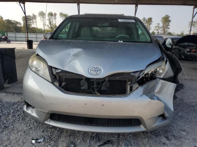 Photo 4 VIN: 5TDKK3DC5BS120742 - TOYOTA SIENNA LE 