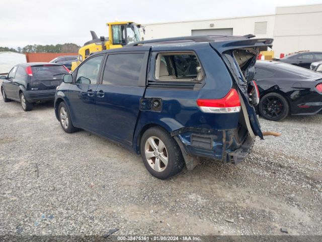 Photo 2 VIN: 5TDKK3DC5BS122443 - TOYOTA SIENNA 