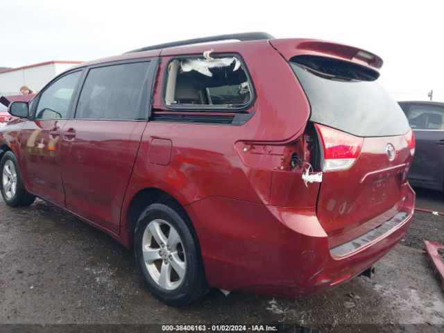 Photo 2 VIN: 5TDKK3DC5BS122877 - TOYOTA SIENNA 