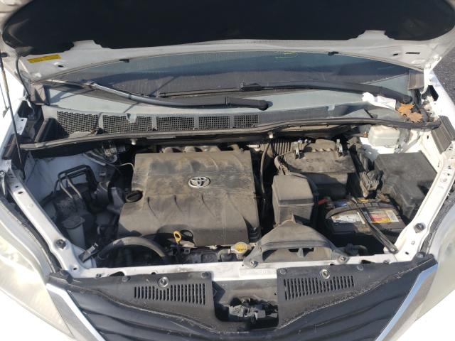 Photo 6 VIN: 5TDKK3DC5BS128159 - TOYOTA SIENNA LE 