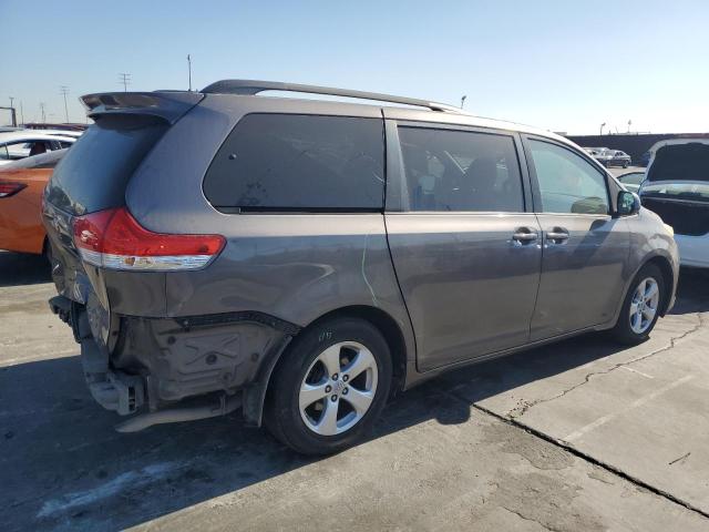 Photo 2 VIN: 5TDKK3DC5BS130039 - TOYOTA SIENNA LE 