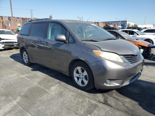 Photo 3 VIN: 5TDKK3DC5BS130039 - TOYOTA SIENNA LE 