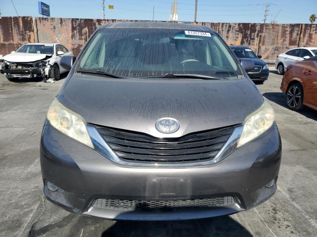 Photo 4 VIN: 5TDKK3DC5BS130039 - TOYOTA SIENNA LE 