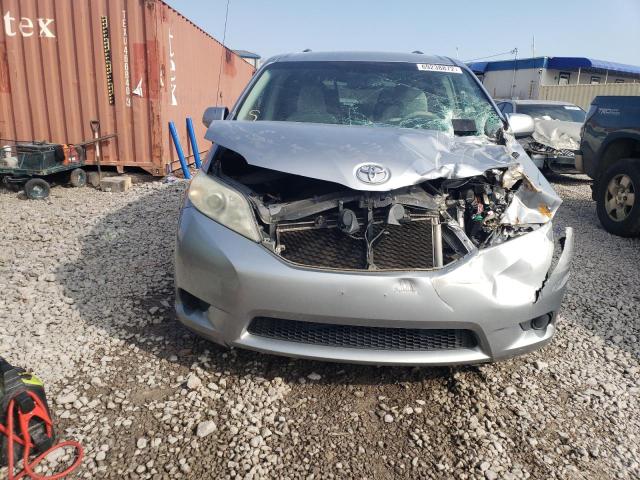 Photo 4 VIN: 5TDKK3DC5BS138951 - TOYOTA SIENNA LE 