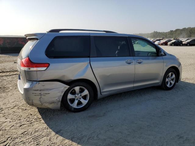 Photo 2 VIN: 5TDKK3DC5BS145012 - TOYOTA SIENNA LE 