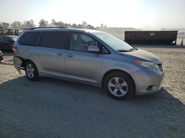 Photo 3 VIN: 5TDKK3DC5BS145012 - TOYOTA SIENNA LE 