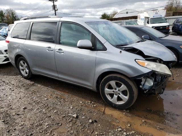 Photo 3 VIN: 5TDKK3DC5BS146144 - TOYOTA SIENNA LE 