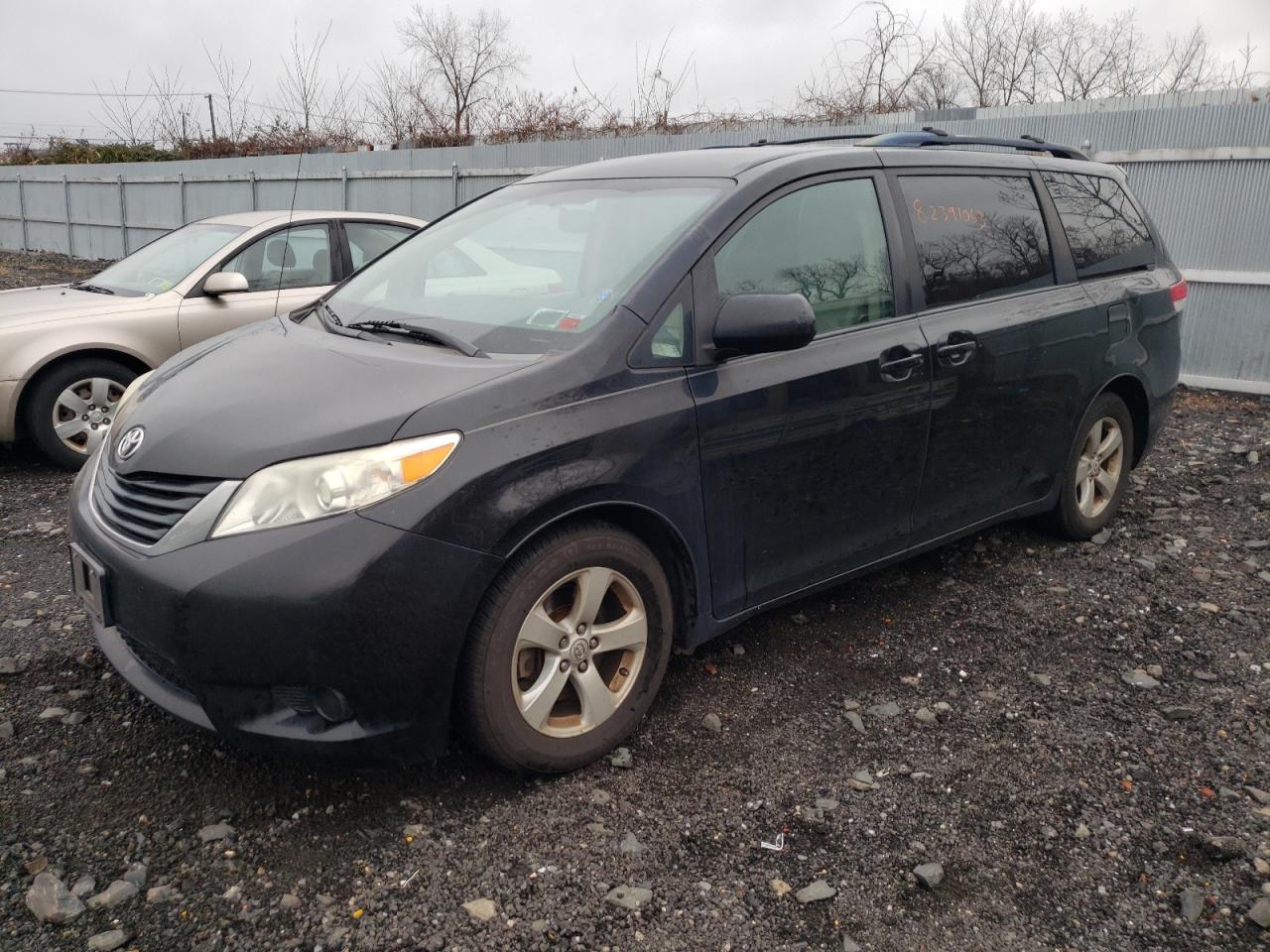 Photo 0 VIN: 5TDKK3DC5BS152154 - TOYOTA SIENNA 