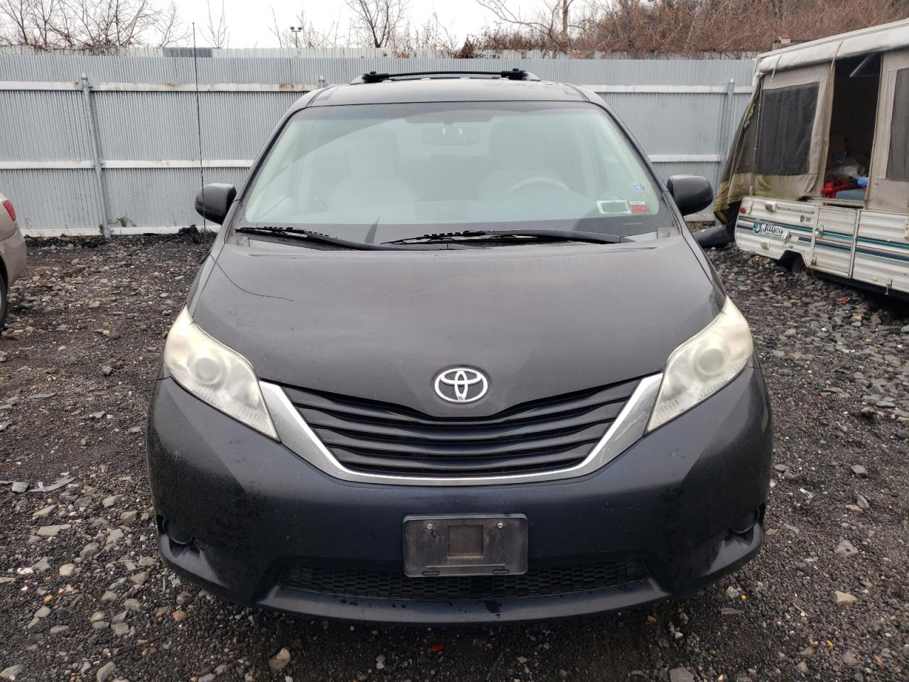 Photo 4 VIN: 5TDKK3DC5BS152154 - TOYOTA SIENNA 