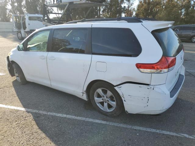 Photo 1 VIN: 5TDKK3DC5BS163395 - TOYOTA SIENNA LE 