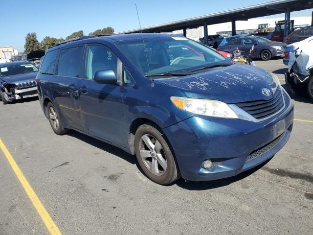 Photo 3 VIN: 5TDKK3DC5BS175370 - TOYOTA SIENNA LE 