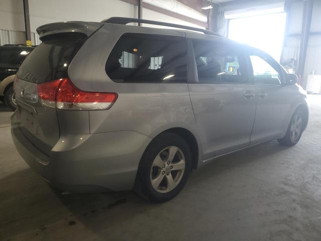 Photo 2 VIN: 5TDKK3DC5CS177914 - TOYOTA SIENNA LE 