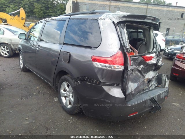 Photo 2 VIN: 5TDKK3DC5CS180313 - TOYOTA SIENNA 