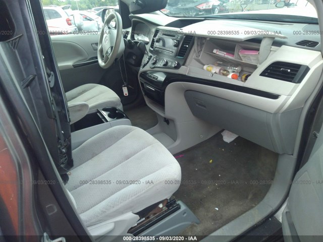 Photo 4 VIN: 5TDKK3DC5CS180313 - TOYOTA SIENNA 