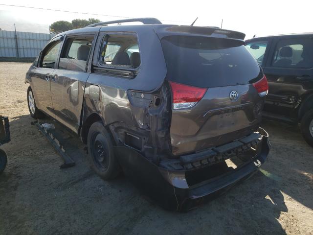 Photo 2 VIN: 5TDKK3DC5CS189321 - TOYOTA SIENNA LE 