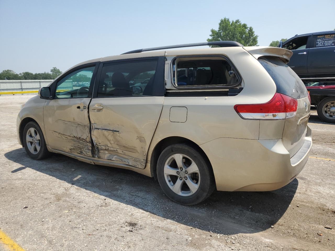 Photo 1 VIN: 5TDKK3DC5CS192512 - TOYOTA SIENNA 