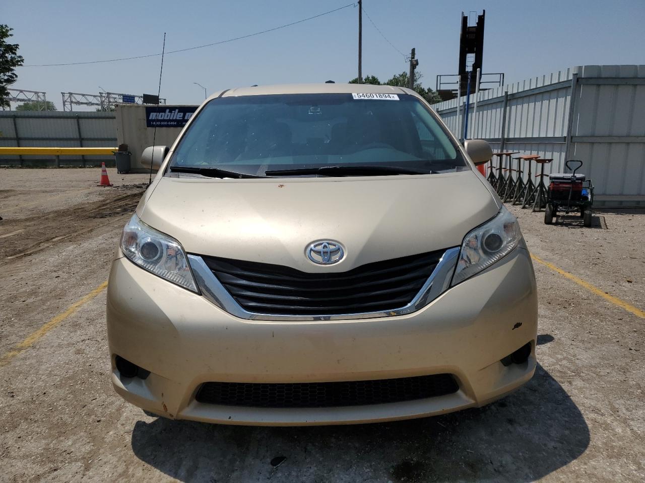 Photo 4 VIN: 5TDKK3DC5CS192512 - TOYOTA SIENNA 