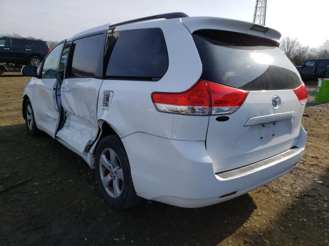 Photo 2 VIN: 5TDKK3DC5CS204688 - TOYOTA SIENNA LE 