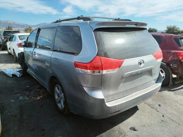 Photo 2 VIN: 5TDKK3DC5CS211835 - TOYOTA SIENNA LE 