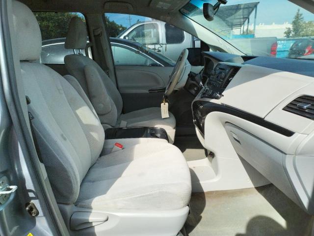 Photo 4 VIN: 5TDKK3DC5CS211835 - TOYOTA SIENNA LE 