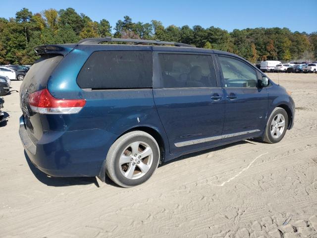 Photo 2 VIN: 5TDKK3DC5CS217702 - TOYOTA SIENNA LE 