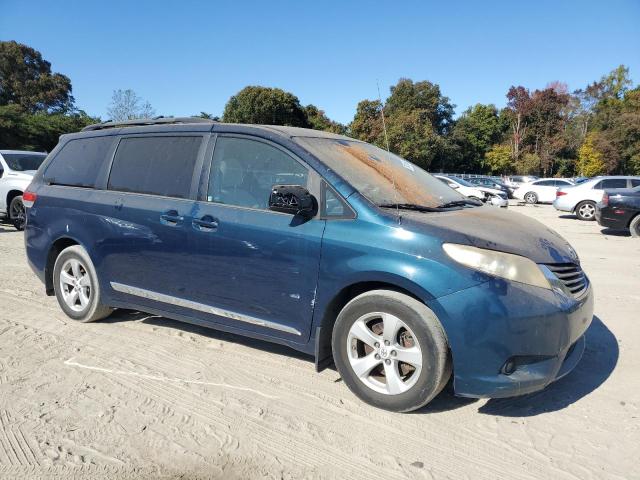 Photo 3 VIN: 5TDKK3DC5CS217702 - TOYOTA SIENNA LE 