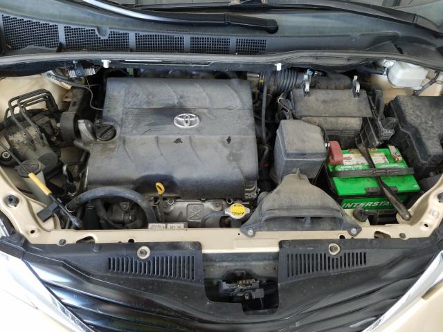 Photo 6 VIN: 5TDKK3DC5CS244057 - TOYOTA SIENNA LE 