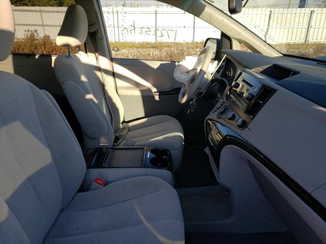 Photo 4 VIN: 5TDKK3DC5CS244625 - TOYOTA SIENNA LE 