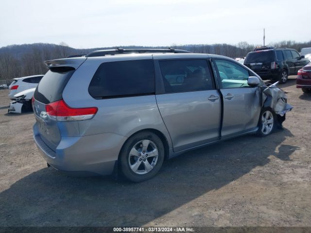 Photo 3 VIN: 5TDKK3DC5CS244835 - TOYOTA SIENNA 