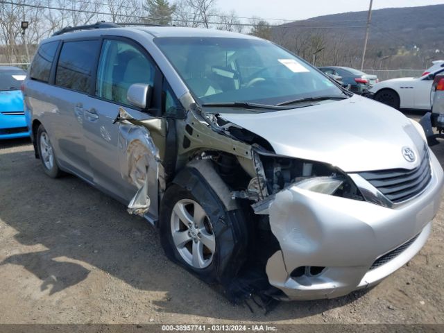 Photo 5 VIN: 5TDKK3DC5CS244835 - TOYOTA SIENNA 