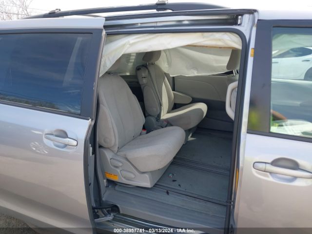 Photo 7 VIN: 5TDKK3DC5CS244835 - TOYOTA SIENNA 