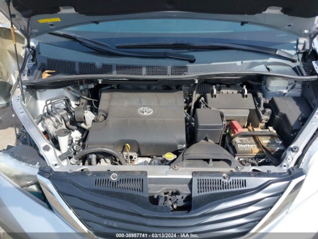 Photo 9 VIN: 5TDKK3DC5CS244835 - TOYOTA SIENNA 