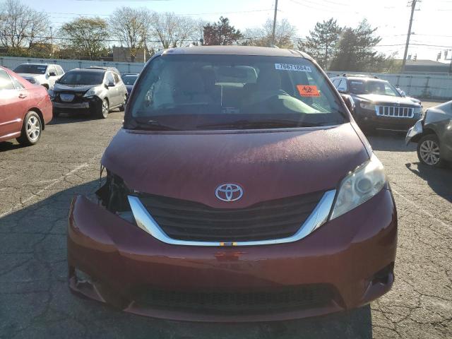 Photo 4 VIN: 5TDKK3DC5CS246309 - TOYOTA SIENNA LE 