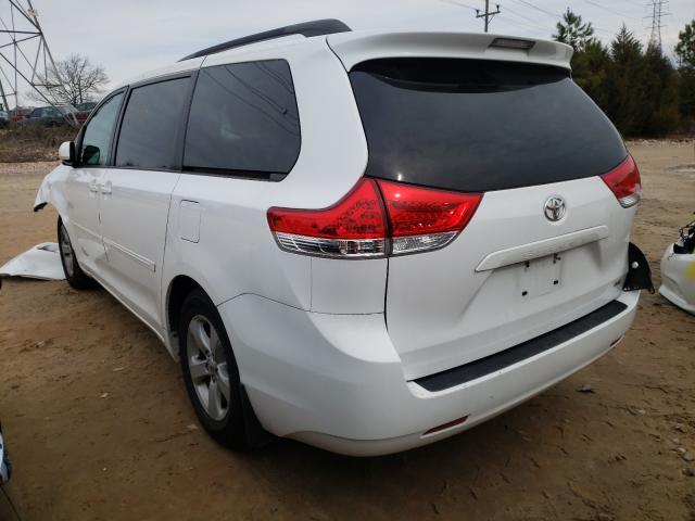 Photo 2 VIN: 5TDKK3DC5CS250750 - TOYOTA SIENNA LE 