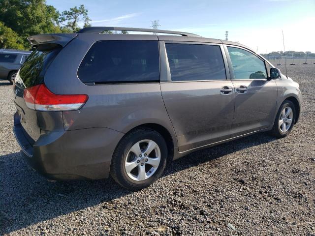 Photo 2 VIN: 5TDKK3DC5CS268178 - TOYOTA SIENNA LE 