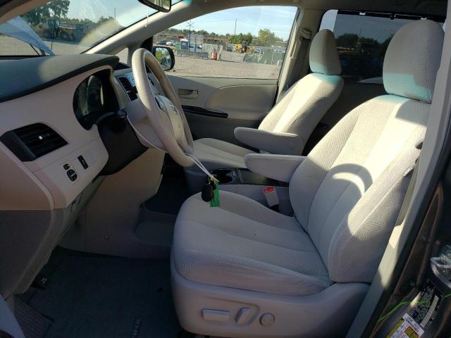 Photo 6 VIN: 5TDKK3DC5CS268178 - TOYOTA SIENNA LE 