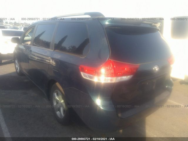 Photo 2 VIN: 5TDKK3DC5CS271713 - TOYOTA SIENNA 