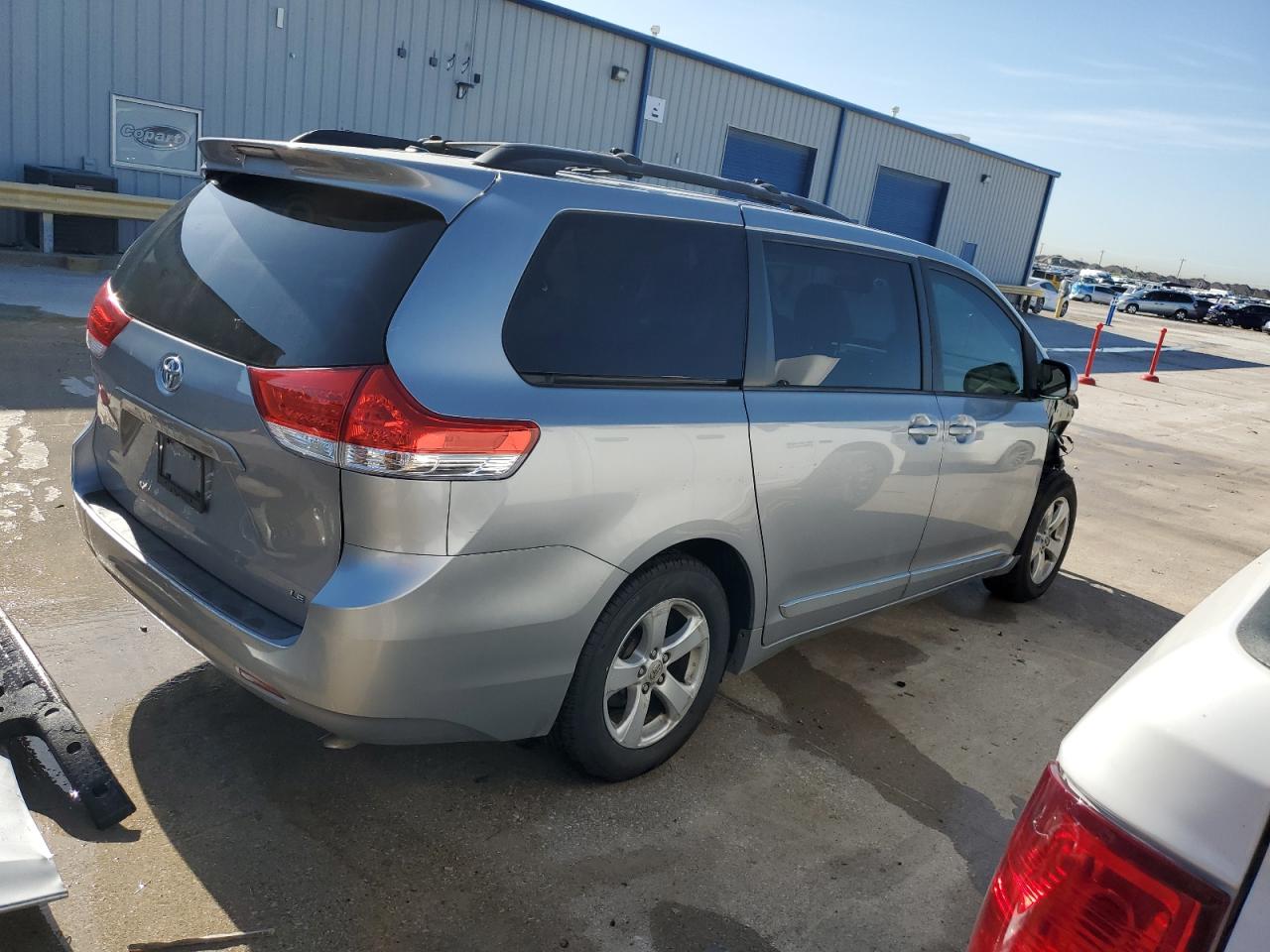 Photo 2 VIN: 5TDKK3DC5CS275373 - TOYOTA SIENNA 