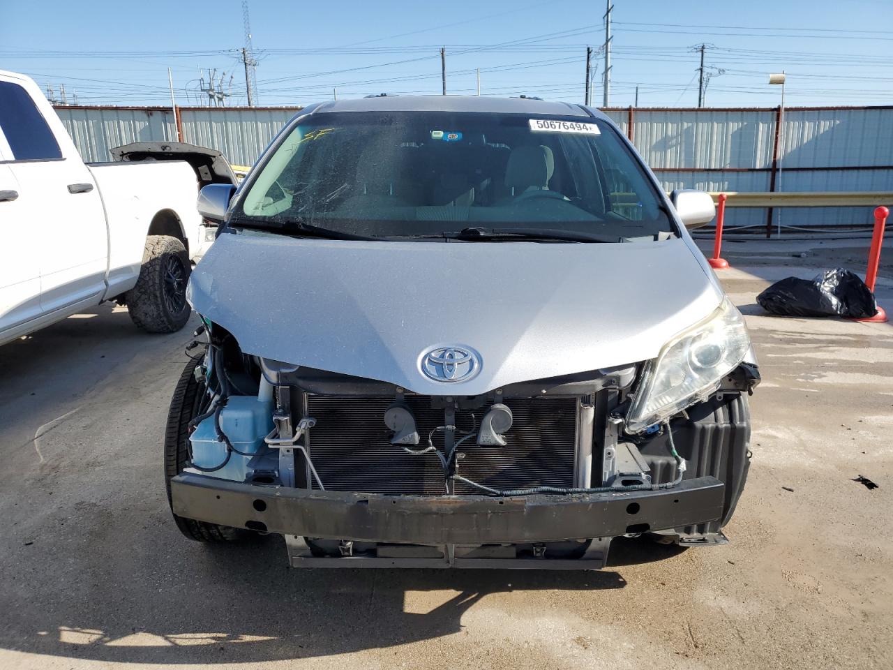 Photo 4 VIN: 5TDKK3DC5CS275373 - TOYOTA SIENNA 