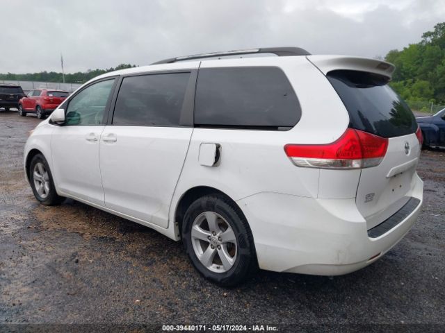 Photo 2 VIN: 5TDKK3DC5CS275910 - TOYOTA SIENNA 