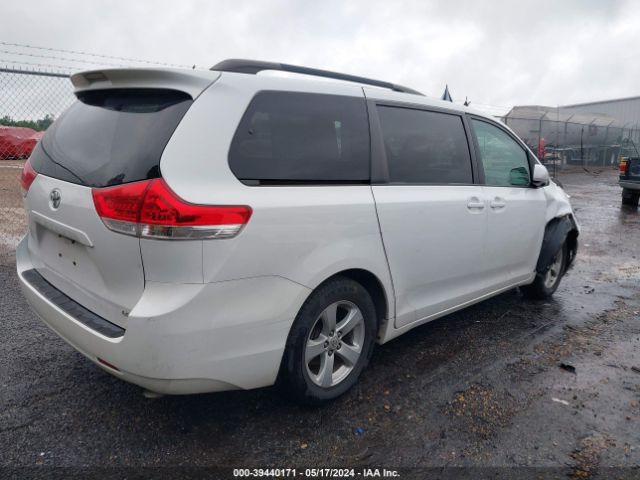 Photo 3 VIN: 5TDKK3DC5CS275910 - TOYOTA SIENNA 