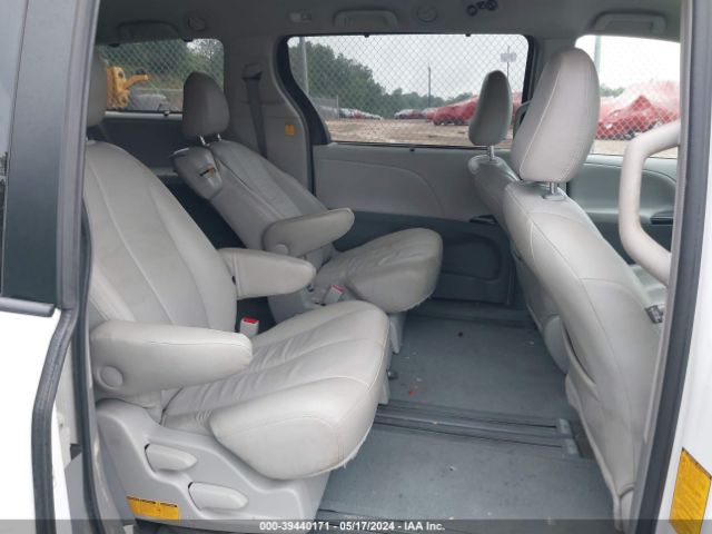 Photo 7 VIN: 5TDKK3DC5CS275910 - TOYOTA SIENNA 