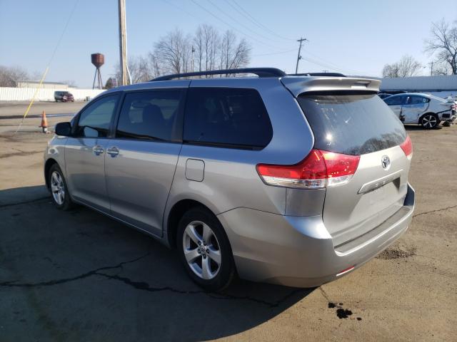 Photo 2 VIN: 5TDKK3DC5DS284933 - TOYOTA SIENNA LE 