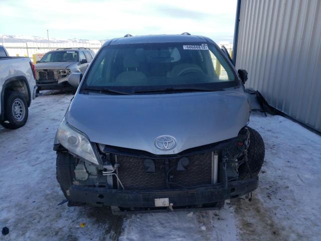 Photo 4 VIN: 5TDKK3DC5DS299870 - TOYOTA SIENNA LE 