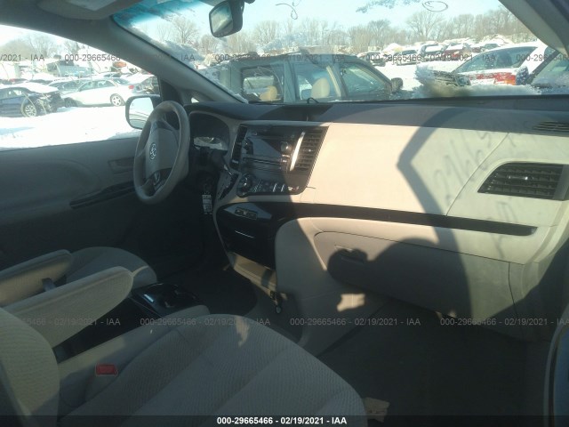 Photo 4 VIN: 5TDKK3DC5DS307689 - TOYOTA SIENNA 